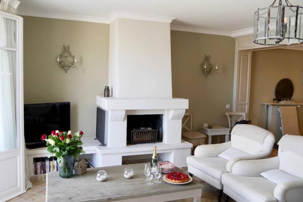 Bord De Mer - Ac, Wifi, Chic, Sea View, Beach 2 Minutes Walk Antibes Eksteriør billede