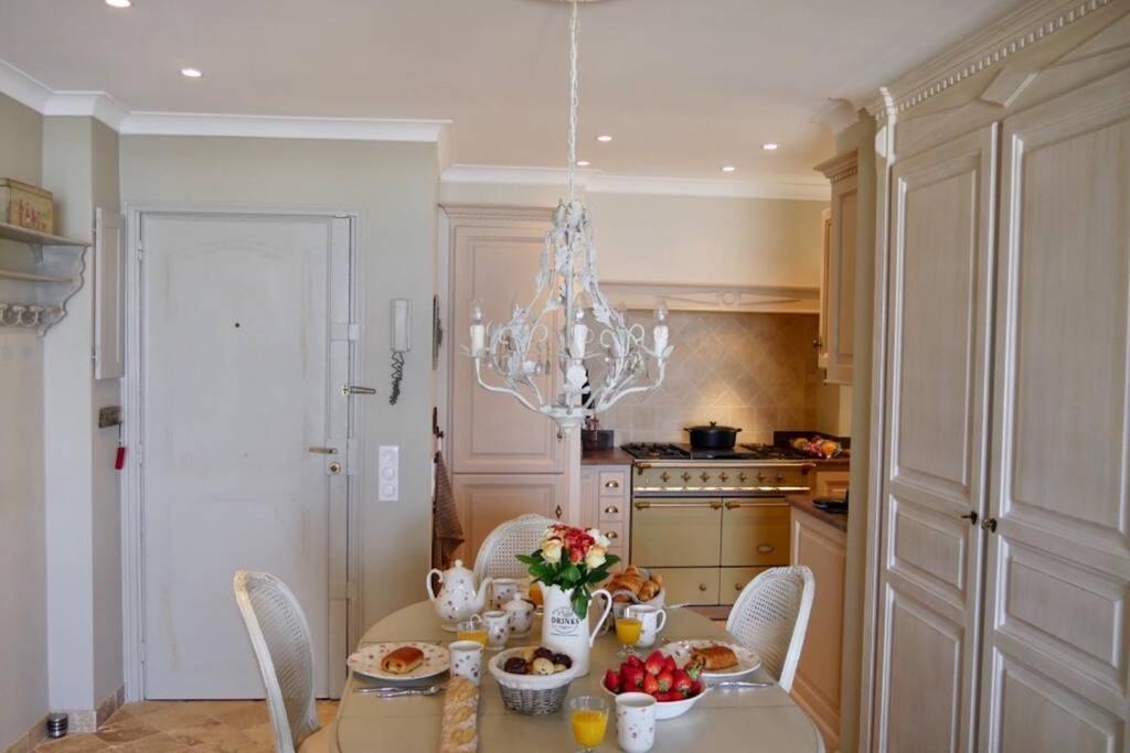 Bord De Mer - Ac, Wifi, Chic, Sea View, Beach 2 Minutes Walk Antibes Eksteriør billede